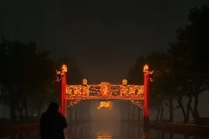 逆流时分封面，黄昏河面上逆流而行的渡轮剪影