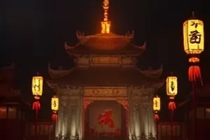 薄暮档案封面，泛黄的纸质档案盒堆在旧书架上